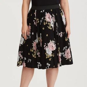 Torrid Black Floral Full Midi Skirt, Sz 2 (18/20)